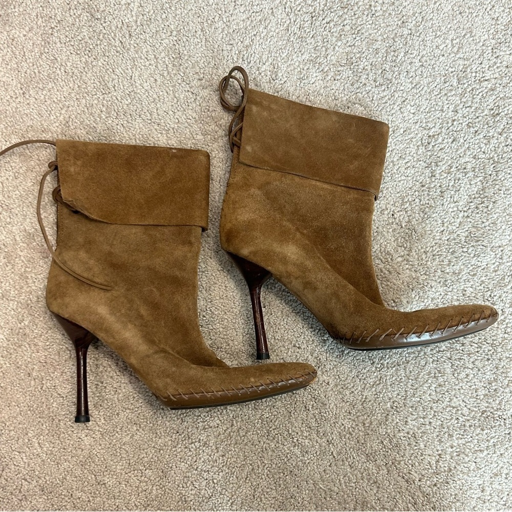 Gucci Vintage Camel Suede Leather folded Peter Pan lace up Ankle Boots Sz 8.5 - Picture 3 of 14
